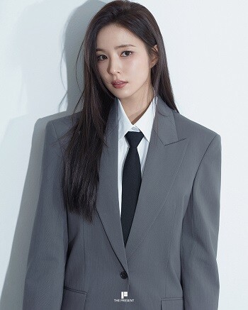 영화 '타짜: 신의 손'(2014) 이후 12년 만에 스크린에 복귀한 배우 신세경은 '휴민트'에서 북한 식당 종업원 채선화를 연기했다. 사진=더프레젠트컴퍼니 제공