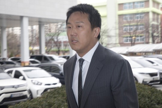 테라·루나 코인 폭락 사태와 관련해 자본시장법 등 혐의 등을 받는 테라 공동창업자 신현성 씨가 2024년 3월 11일 서울 양천구 남부지방법원에서 열린 공판에 출석하고 있다. 사진=이종현 기자