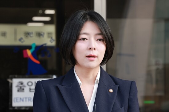 배현진 국민의힘 의원이 당 중앙윤리위원회가 내린 ‘당원권 1년 정지’ 징계에 대한 효력정지 가처분 신청을 했다.