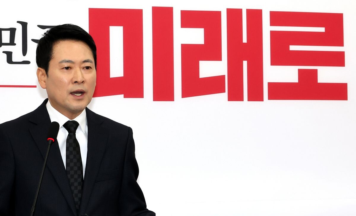 장동혁 대표가 20일 국회에서 윤석열 전 대통령에 대한 1심 무기징역 선고 관련, 입장을 밝히고 있다. 사진=연합뉴스