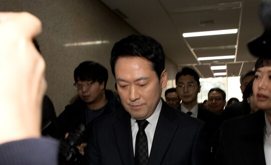 장동혁 국민의힘 대표가 2월 20일 서울 여의도 국회 대표회의실에서  기자회견을 하고 이동하고 있다. 사진=이종현 기자
