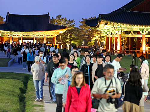 관광객들로 붐비는 경주 동궁과 월지. 사진=경주시 제공