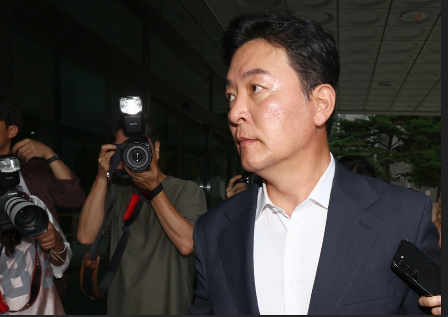 경찰청 3대 특검 특별수사본부(특수본)가 해군 선상 파티 의혹과 관련해 김성훈 전 대통령경호처 차장을 불러 조사하고 있다. 사진=연합뉴스