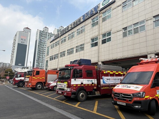 수원특례시가 관내 소방서 소속 모든 긴급차량에 '긴급차량 우선신호시스템'을 확대 적용한다. 사진=수원특례시 제공