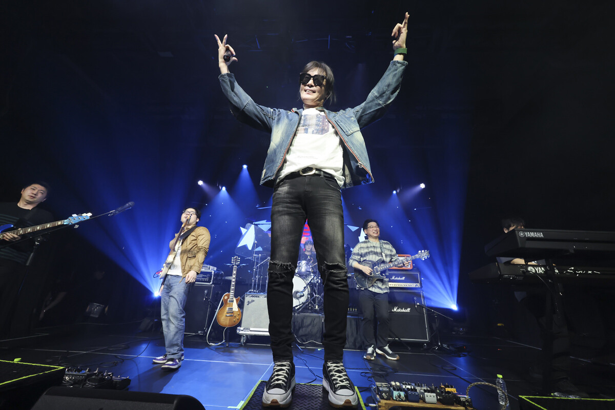 록의 전설 김종서가 '경록절'을 축하하기 위해 무대에 올랐다.