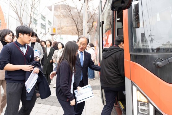 통학차량 시승식 모습. 사진=부산교육청 제공