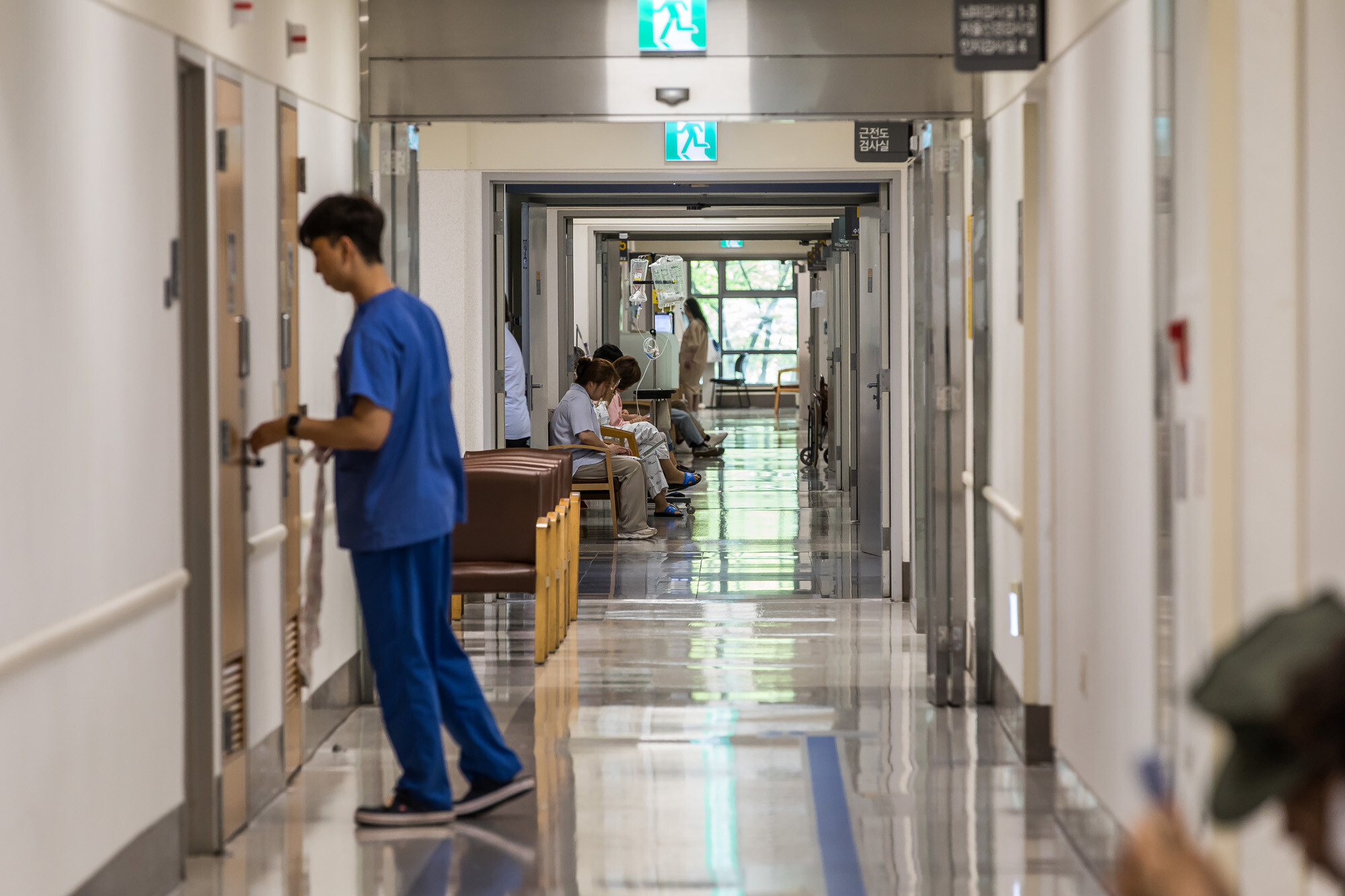 한 대학병원에서 환자들이 진료 대기하는 모습으로 기사의 특정 내용과 관련없다. 사진=최준필 기자