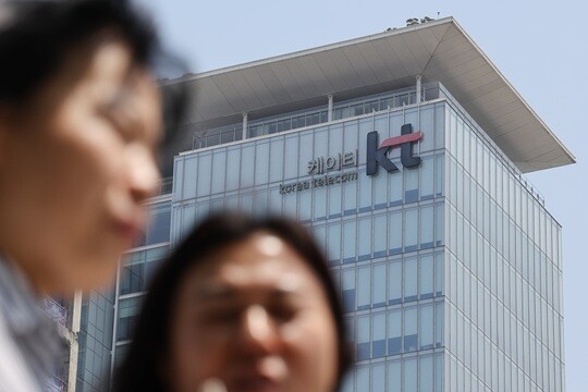 경영권 갈등이 심화되면서 KT 내부 혼란이 가중되고 있다. 서울 종로구 KT광화문 사옥. 사진=연합뉴스