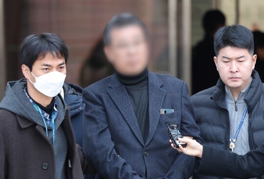 인천 강화군 중증장애인 거주시설 '색동원'에서 입소자들에게 성폭력을 저질렀단 의혹을 받는 시설장 김 아무개 씨(63)가 구속 상태로 검찰에 넘겨졌다. 사진=연합뉴스