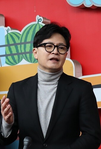 27일 서문시장 주차장 인근에 마련된 무대에서 한동훈 전 대표가 발언을 하고 있다. 사진=남경원 기자