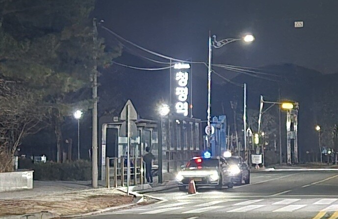 지난 3일 저녁 청평역 입구 택시 정거장 모습. 사진=최남일 기자