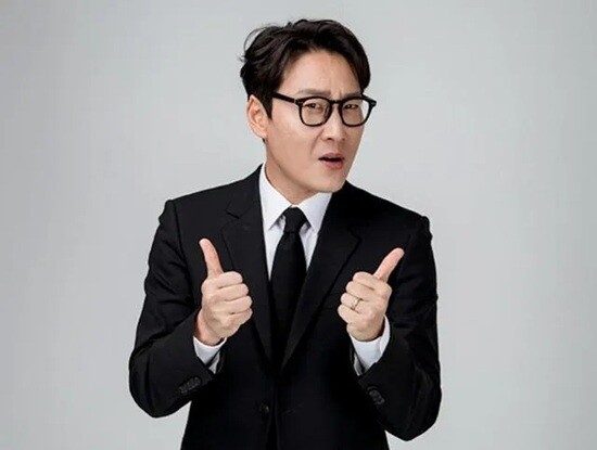 방송인 이휘재가 KBS2 ‘불후의 명곡’을 통해 방송에 복귀한다. 사진=큐브엔터테인먼트 제공