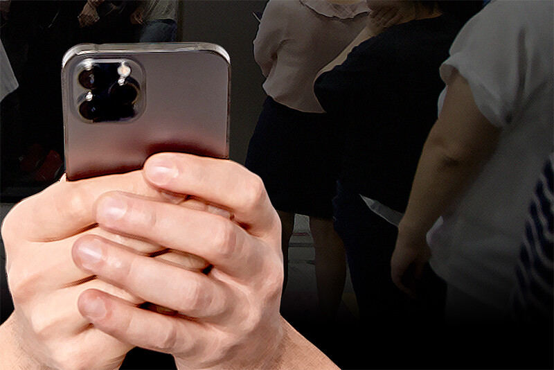 회식을 위해 충북 청주의 한 식당을 방문한 충북도교육청 소속 장학관이 화장실에 카메라를 몰래 설치했다가 경찰에 붙잡혔다. 그래픽=백소연 디자이너