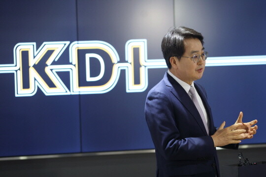 김동연 경기도지사가 세종시 한국개발연구원에서 열린 재정사업평가 분과위원회에 직접 참석해 예타 통과를 위한 설명에 나섰다. 사진=경기도