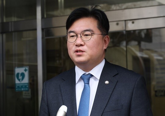 6·3 지방선거 전남광주통합특별시장에 도전하는 정준호 더불어민주당 의원이 지난 2월 23일 서울 영등포구 여의도 민주당 중앙당사에서 열린 광역단체장 후보 면접에 참석하며 취재진 질문에 답하고 있다. 사진=연합뉴스