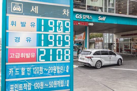 미국과 이스라엘의 이란 공습 이후 국내 주유소 휘발유 가격은 1900원대를 돌파했다. 사진=최준필 기자