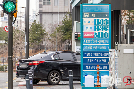 서울 휘발유와 경유 가격이 1900원을 돌파했다. 사진=최준필 기자
