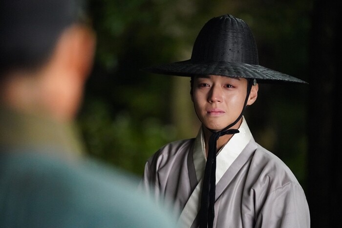 ‘왕과 사는 남자’에서 단종 역을 맡은 박지훈이 눈빛 연기로 캐릭터의 내면 변화를 섬세하게 그려냈다. 사진=영화 ‘왕과 사는 남자’ 홍보 스틸컷