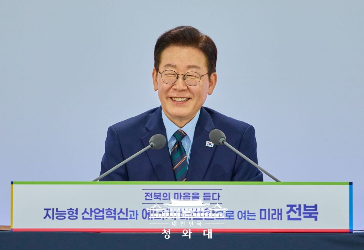 이재명 대통령이 지난 2월 27일 전북 전주시 전북대학교에서 열린 ‘전북의 마음을 듣다’ 타운홀미팅 간담회에서 발언하고 있다. 사진=청와대 제공