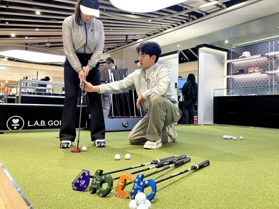 ‘랩 골프(L.A.B GOLF)’ 직영 매장 이미지. 사진=롯데백화점 제공