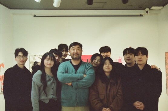 AI시각디자인학과 전공동아리 OPE 기념촬영 모습. 사진=경남정보대 제공