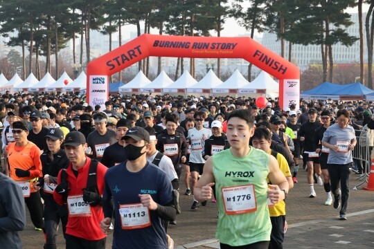 유통업계에서는 러닝 인구를 1000만 명으로 추산할 정도로 러닝은 강력한 트렌드로 자리잡았다. 마라톤 행사 '버닝런 2025' 모습으로 기사의 특정 내용과 관련 없다. 사진=임준선 기자