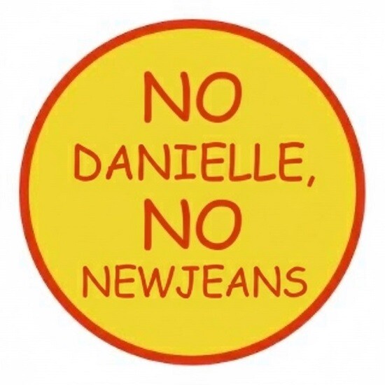 소속사 어도어가 뉴진스 멤버인 다니엘에 대해서만 계약해지 후 430억 원대 위약벌 및 손해배상 소송을 제기한 것에 대해 팬덤은 '다니엘 없이는 뉴진스도 없다'는 해시태그와 함께 보이콧 운동에 나섰다. 사진=뉴진스 팬덤 제공