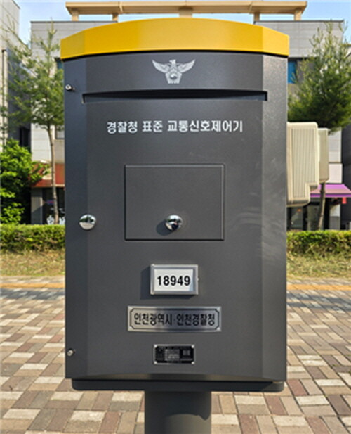 신형 교통신호제어기(아치형). 사진=인천시 제공