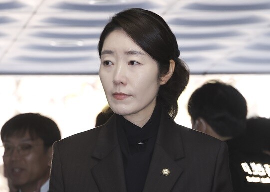 ‘1억 원 공천 헌금’ 수수 혐의를 받는 강선우 의원이 지난 3월 3일 서울 서초구 서울중앙지방법원에서 열린 구속 전 피의자 심문(영장실질심사)에 출석하고 있다. 사진=박정훈 기자