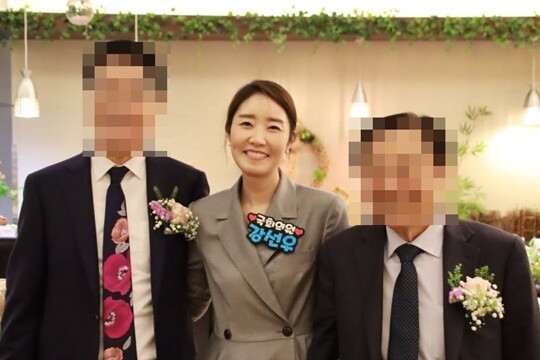 강선우 의원이 2023년 4월 26일 서울 강서구 경제단체 회장 이취임식에서 H 사 회장 A 씨(왼쪽)와 사진을 찍고 있다. 사진=강선우 의원 SNS