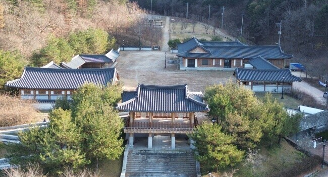 가평군 청평면 상천리에 조성된 농촌테마파크 전경. 한옥형 체험시설과 전시공간이 갖춰졌지만 오랜 기간 운영 주체를 찾지 못해 활용이 제한돼 왔다.사진=최남일 기자