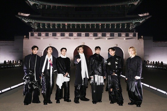 BTS의 광화문 공연 이후 하이브의 주가가 급락한 것을 두고 증권가는 "과도한 반응"이라고 지적했다. 사진=빅히트뮤직·넷플릭스 제공