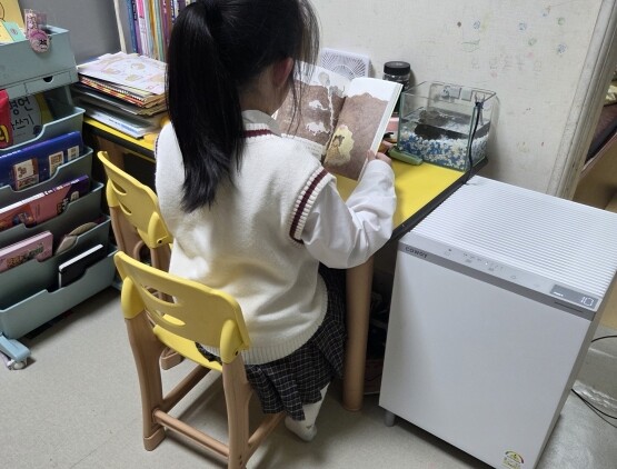 공기청정기 설치 장면. 사진=부산항만공사 제공