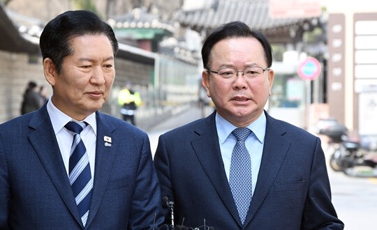 김부겸 전 국무총리가 3월 26일 서울 중구의 한 식당에서 정청래 더불어민주당 대표와 회동한 뒤 발언을 하고 있다. 사진=국회사진기자단