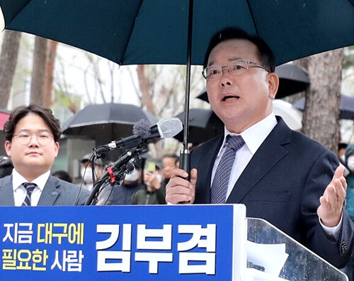 김부겸 전 국무총리가 30일 대구 2·28기념중앙공원에서 6·3 지방선거 대구시장 출마를 공식 선언하고 있다. 사진=남경원 기자