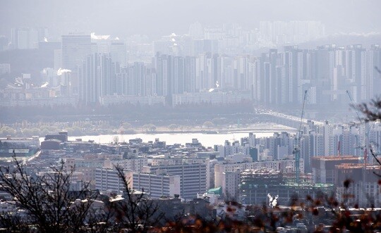 서울 남산에서 바라 본 서울 시내 아파트 단지. 사진=최준필 기자