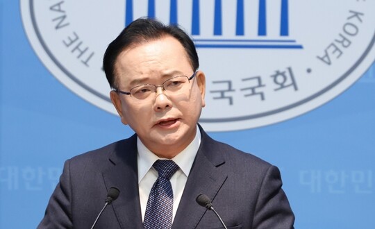 김부겸 전 국무총리가 3월 30일 국회 소통관에서 기자회견을 열고 6·3 지방선거 대구시장 출마를 선언하고 있다. 사진=박은숙 기자