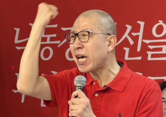 박형준 부산시장이 지난 3월 28일 부산진구 부전동 경선 사무소 개소식에서 어퍼컷 세리머니를 하고 있다. 사진=연합뉴스