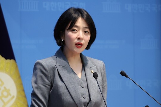 국민의힘 서울시당위원장 겸 공천관리위원장 배현진 의원이 서울 은평구에 청년 후보를 공천하겠다고 지난 4월 15일 서울 여의도 소통관에서 기자회견을 하고 있다. 사진=박은숙 기자