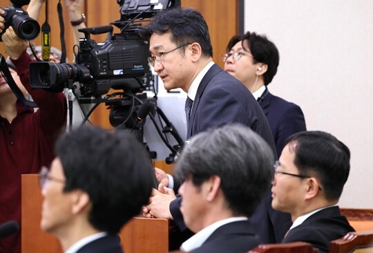 대장동 개발 비리 사건을 수사했던 정일권 검사가 4월 16일 국회 윤석열 정권 정치검찰 조작기소 의혹 사건 진상규명 국정조사특별위원회에서 답변하고 있다. 사진=박은숙 기자