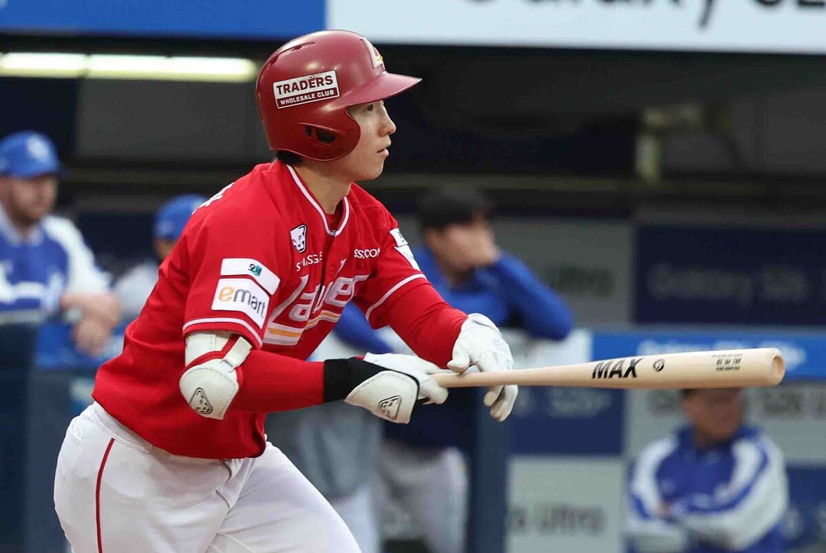 박성한은 개막 이후 21경기 연속 안타를 기록하며 3~4월 쉘힐릭스플레이어 등극이 유력하다. 사진=연합뉴스