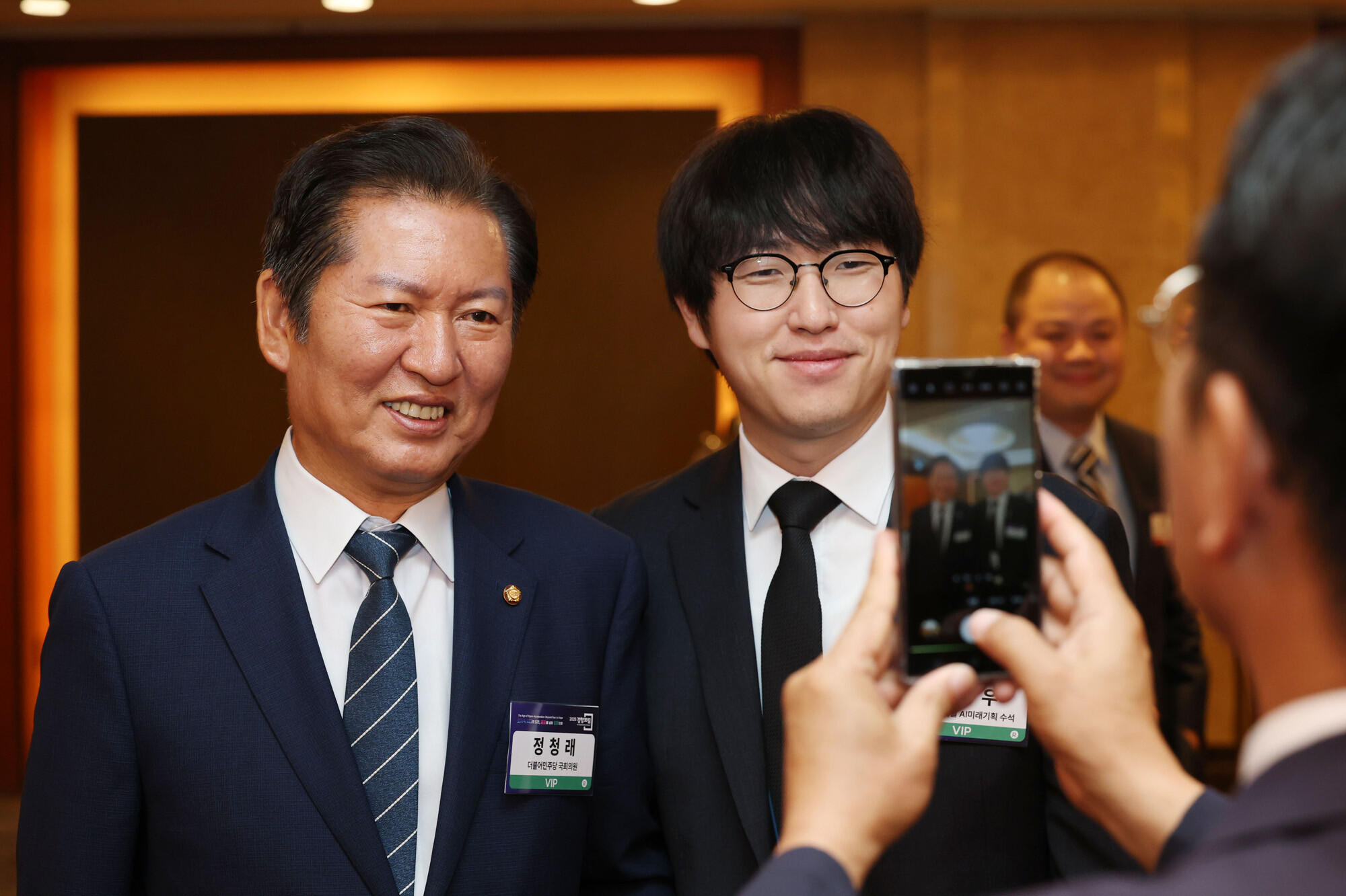 정청래 더불어민주당 대표(왼쪽)와 하정우 청와대 AI미래기획수석. 사진=국회사진기자단