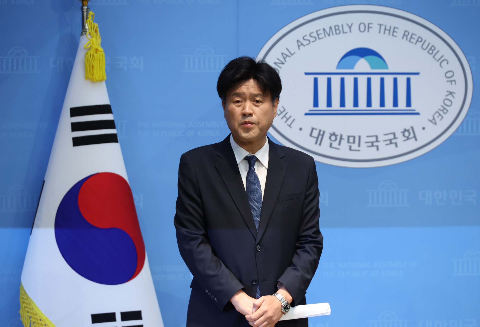 김용 전 민주연구원 부원장은 4월 28일 국회 소통관 기자회견에서 “제 희생이 이재명 정부의 성공과 민주당 승리에 밑거름이 된다면, 기쁜 마음으로 내려놓겠다”면서 “공천관리위원회의 고심과 전략적인 판단을 존중하며 백의종군할 것”이라고 밝혔다. 사진=박은숙 기자