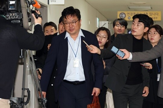 노조가 성과급 산정 방식 제도화 입장을 고수하면서 사후조정이 결렬됐다. 5월 12일 삼성전자 대표교섭위원인 김형로 부사장이 정부세종청사 중앙노동위원회에서 열린 2차 사후조정회의에 참석하고 있다. 사진=연합뉴스
