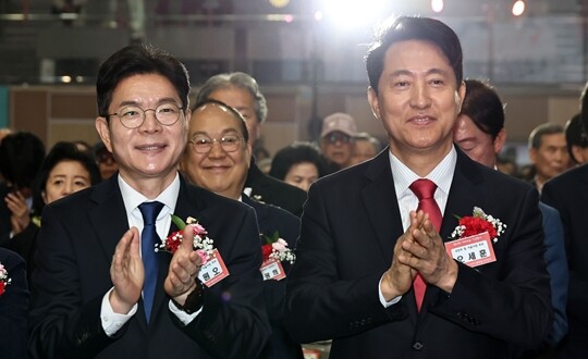 5월 6일 행사장에서 만난 더불어민주당 정원오 서울시장 후보와 국민의힘 오세훈 서울시장 후보. 사진=연합뉴스