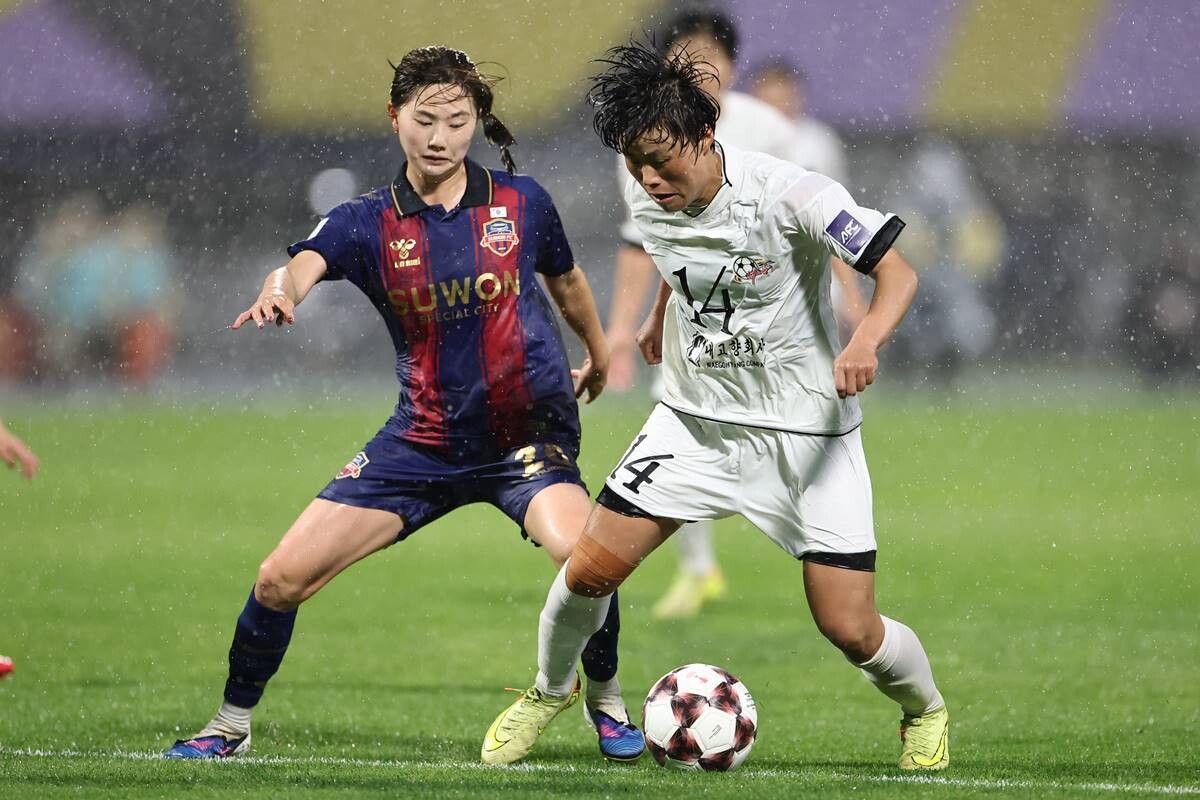 국내에서 남북 여자 축구 클럽 간 맞대결이 펼쳐져 눈길이 쏠렸다. 경기 당일 굵은 빗방울과 강한 바람이 몰아쳤음에도 현장에는 5700여 명의 관중이 찾았다. 사진=연합뉴스