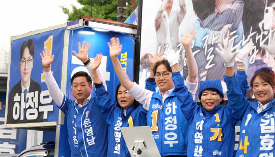 6·3 지방선거 및 재보궐 선거 공식선거운동이 시작된 5월 21일, 하정우 더불어민주당 부산 북구 갑 국회의원 후보 하루는 출정식이 열린 구포대교 사거리에서 시작해 복지관과 거리 인사로 이어졌다. 사진=하정우 선거사무소 제공