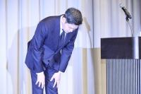 정용진 대국민 사과로도 불길 못 잡나…현실화하는 '스벅 탱크데이' 리스크