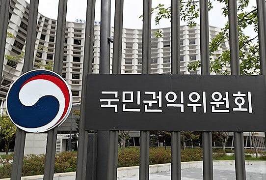 국민권익위원회는 2022년 3월 공동주택 등 사유지 주차갈등을 해소하기 위해 국토교통부에 법 개정을 권고한 바 있다. 그러나 국토교통부가 기타 관련 법령 개정이 선행돼야 한다며 수용하지 않았다. 이 과정에서 상가 주차 갈등은 논의조차 되지 않았다. 사진=국민권익위원회 제공