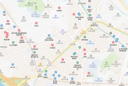 홍대입구역과 합정역, 망원역 인근은 4개의 테마지도가 표시하는 위치 정보값이 가장 많았다. ‘두쫀쿠맵’의 정보값은 회색, ‘거지맵’은 빨간색, ‘야장맵’은 파란색, ‘한류맵’은 짙은 녹색으로 표시했다. 사진=네이버지도 갈무리
